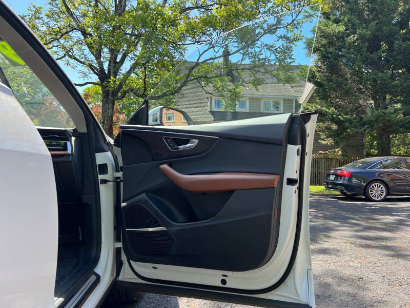 Used 2019 Audi Q8 Premium Plus w/ Premium Plus AWD/4WD image 14