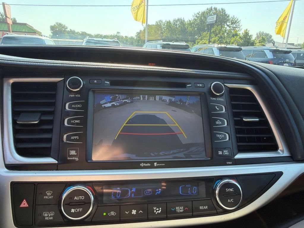 Used 2015 Toyota Highlander Limited AWD/4WD image 28