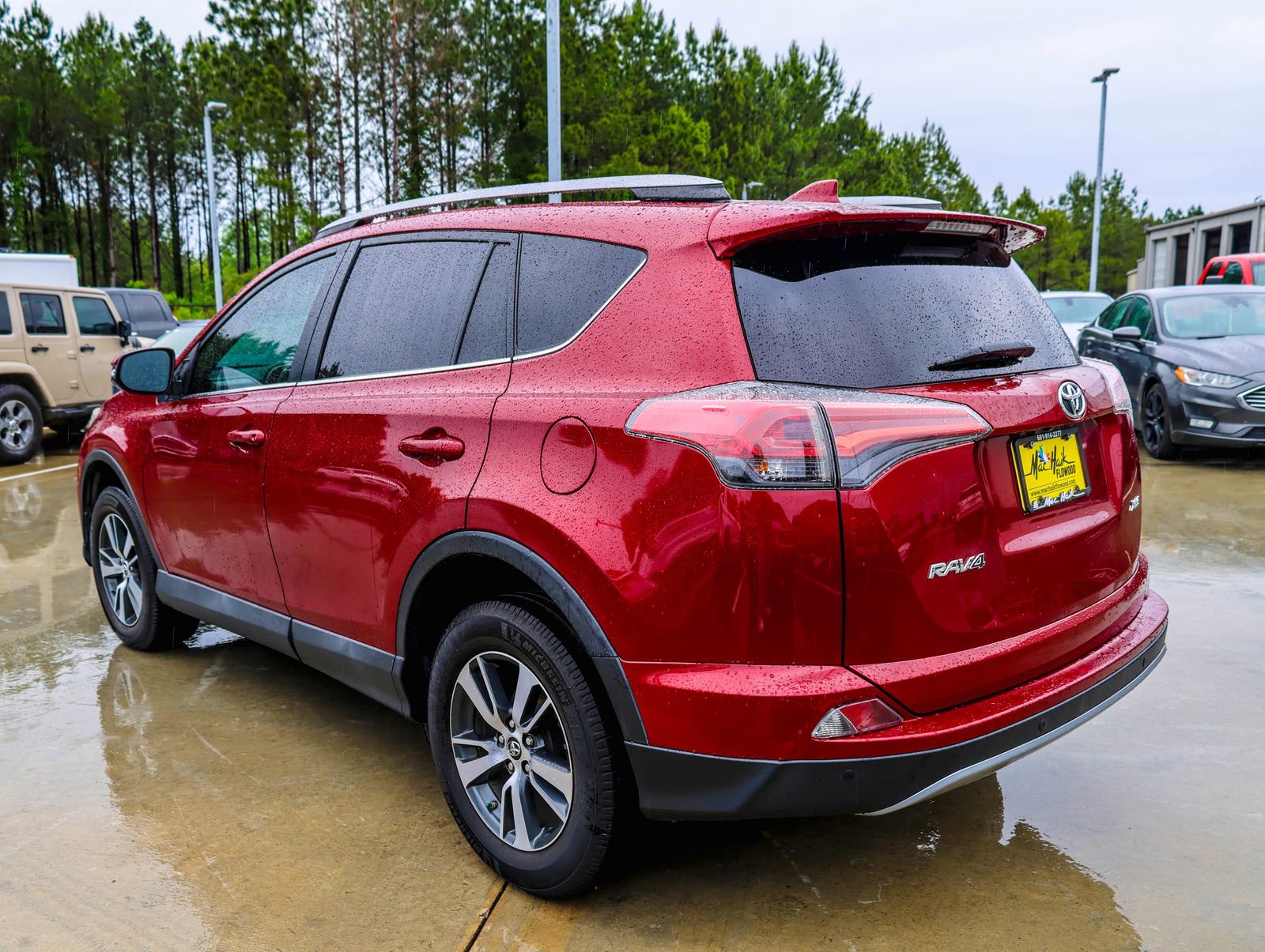 Used 2018 Toyota RAV4 XLE FWD image 5