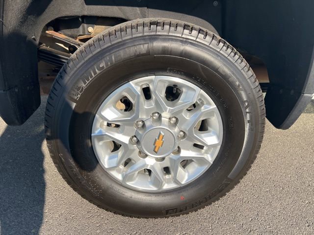 Used 2024 Chevrolet Silverado 3500 LT w/ Convenience Package image 28