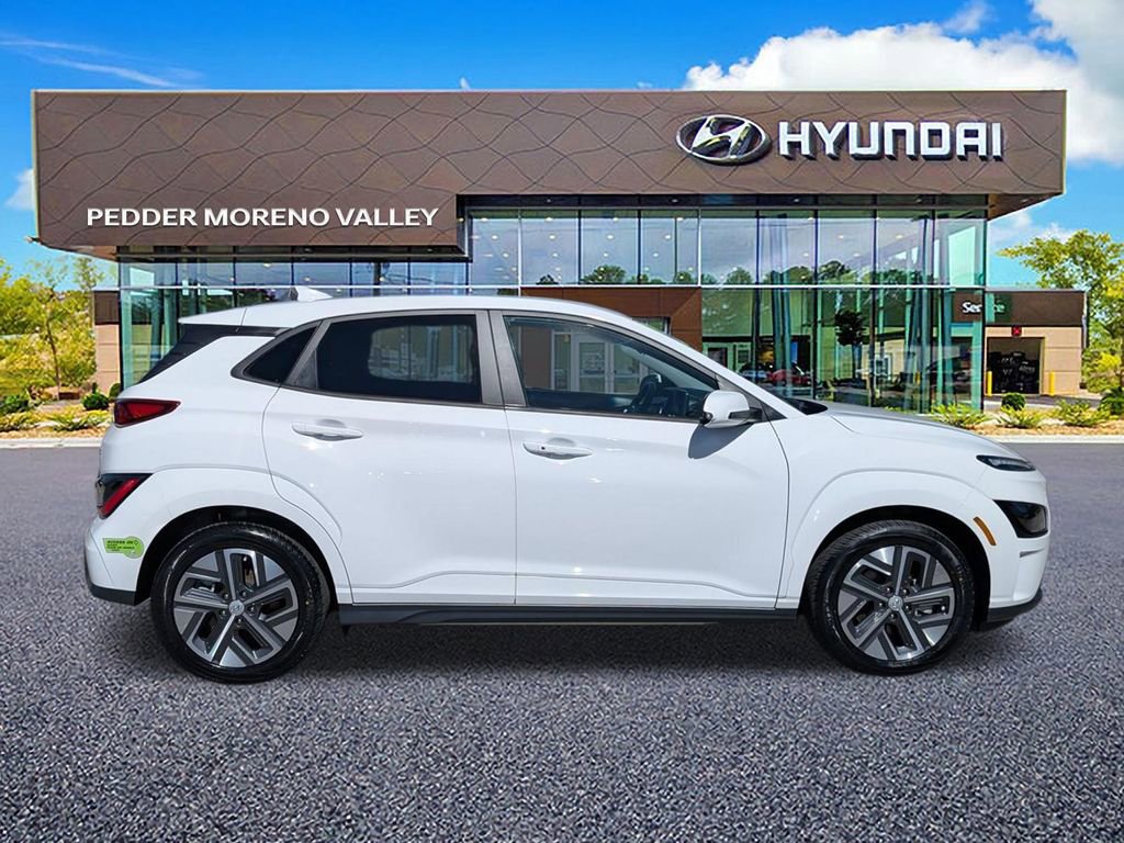 Certified 2023 Hyundai Kona SE w/ Cargo Package image 3