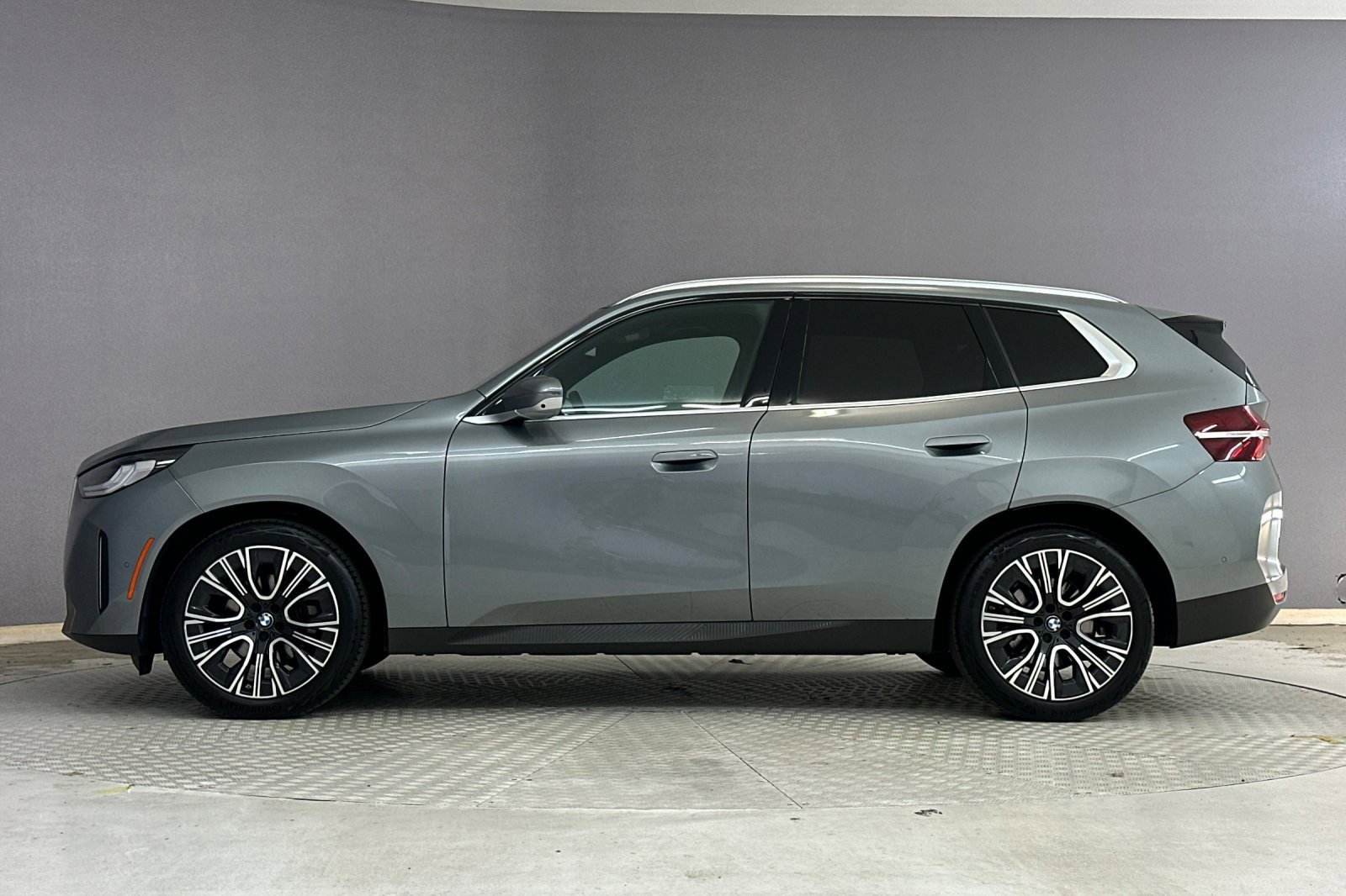 Used 2025 BMW X3 xDrive30 w/ Premium Package AWD/4WD image 2