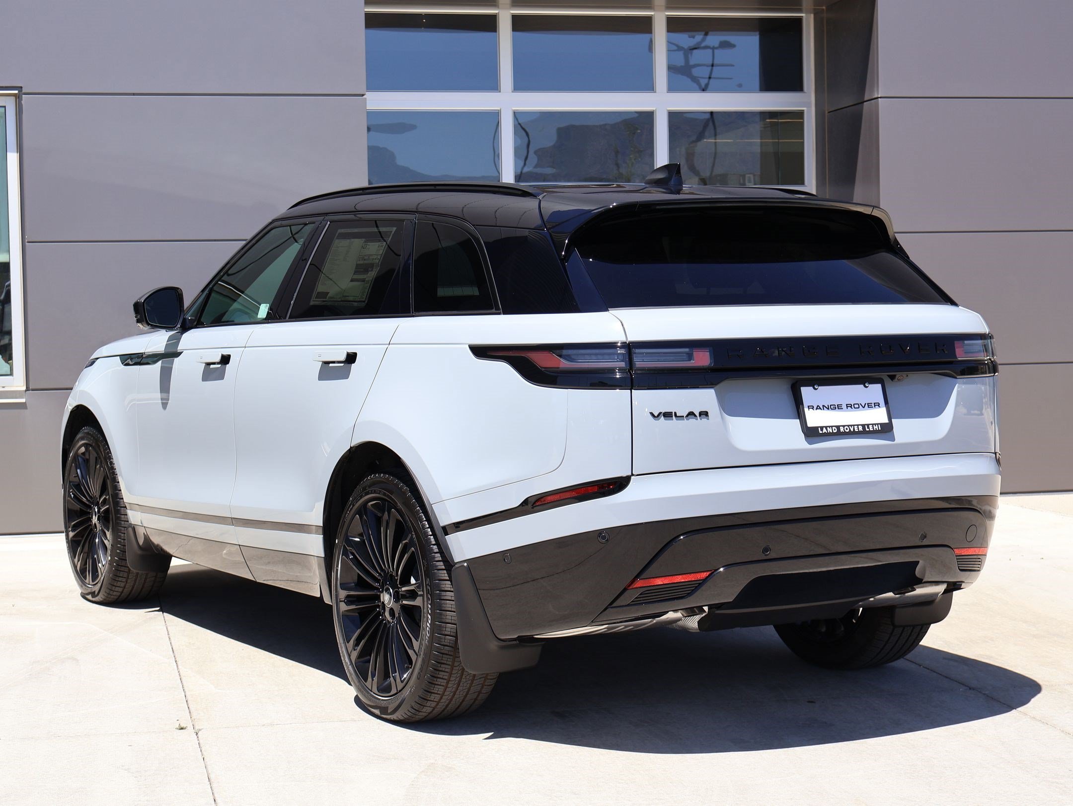 New 2026 Land Rover Range Rover Velar Dynamic SE AWD/4WD image 8