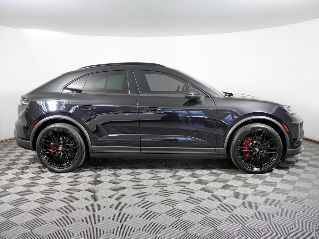 Certified 2025 Porsche Macan 4S Electric AWD/4WD image 8