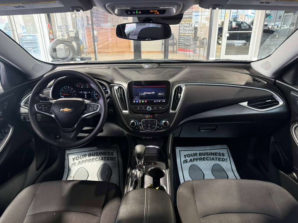 Used 2025 Chevrolet Malibu LT FWD image 23