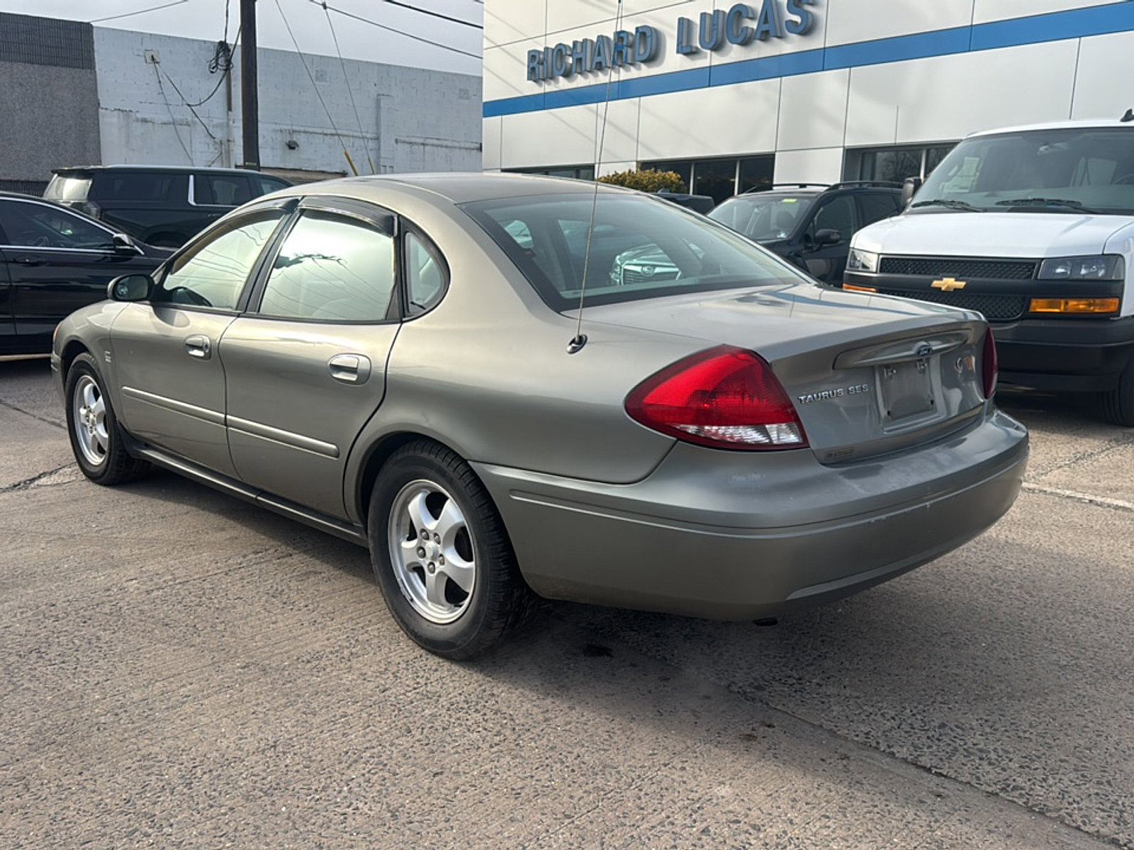 Used 2004 Ford Taurus SES image 5