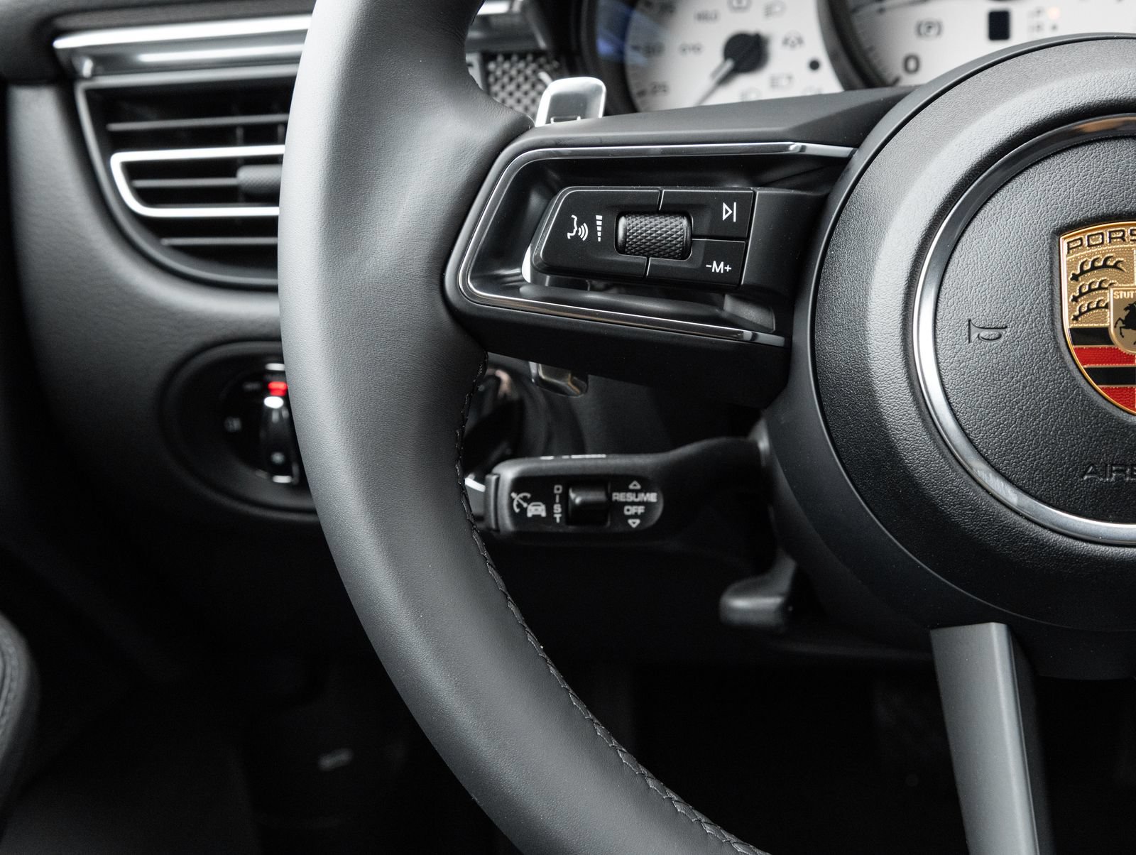 Certified 2026 Porsche Macan AWD/4WD image 15