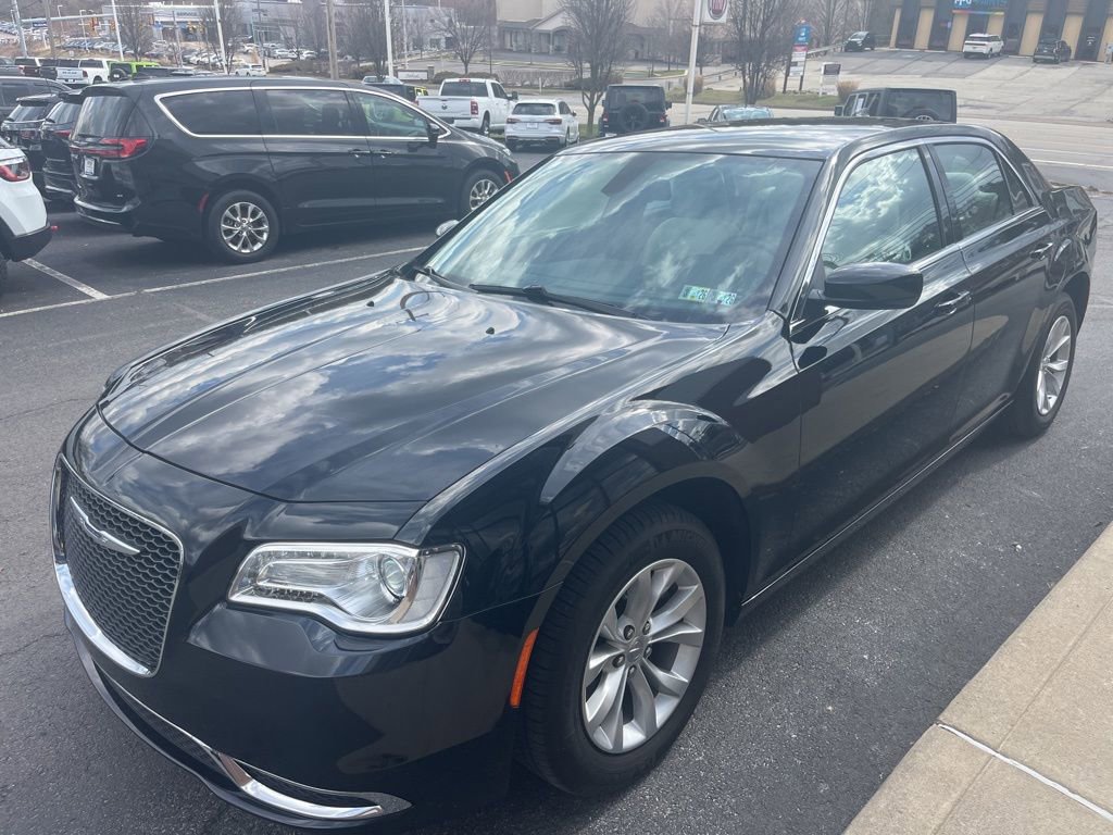 Certified 2022 Chrysler 300 Touring image 25
