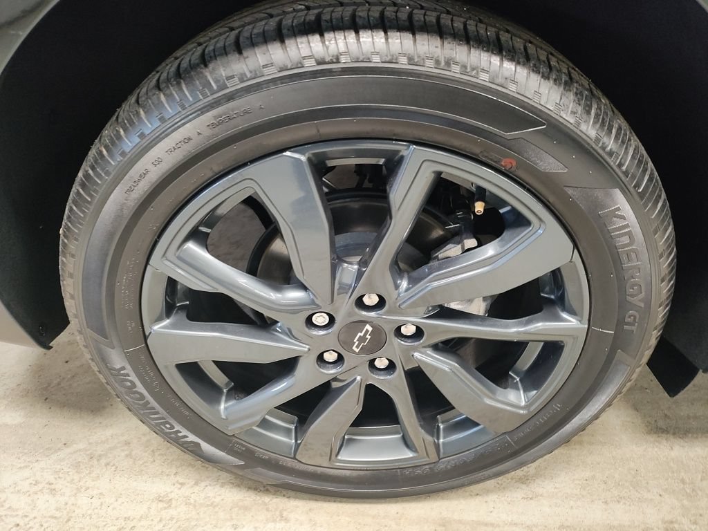 Used 2023 Chevrolet Equinox RS w/ LPO, Floor Liner Package FWD image 3