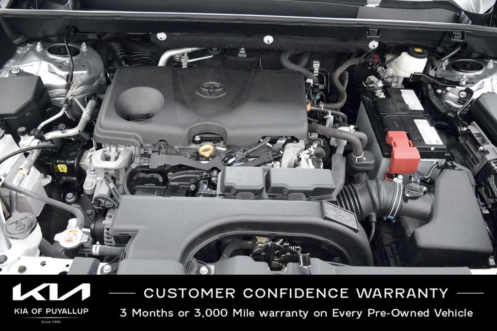 Used 2021 Toyota RAV4 XLE w/ XLE Grade Weather Package AWD/4WD image 20