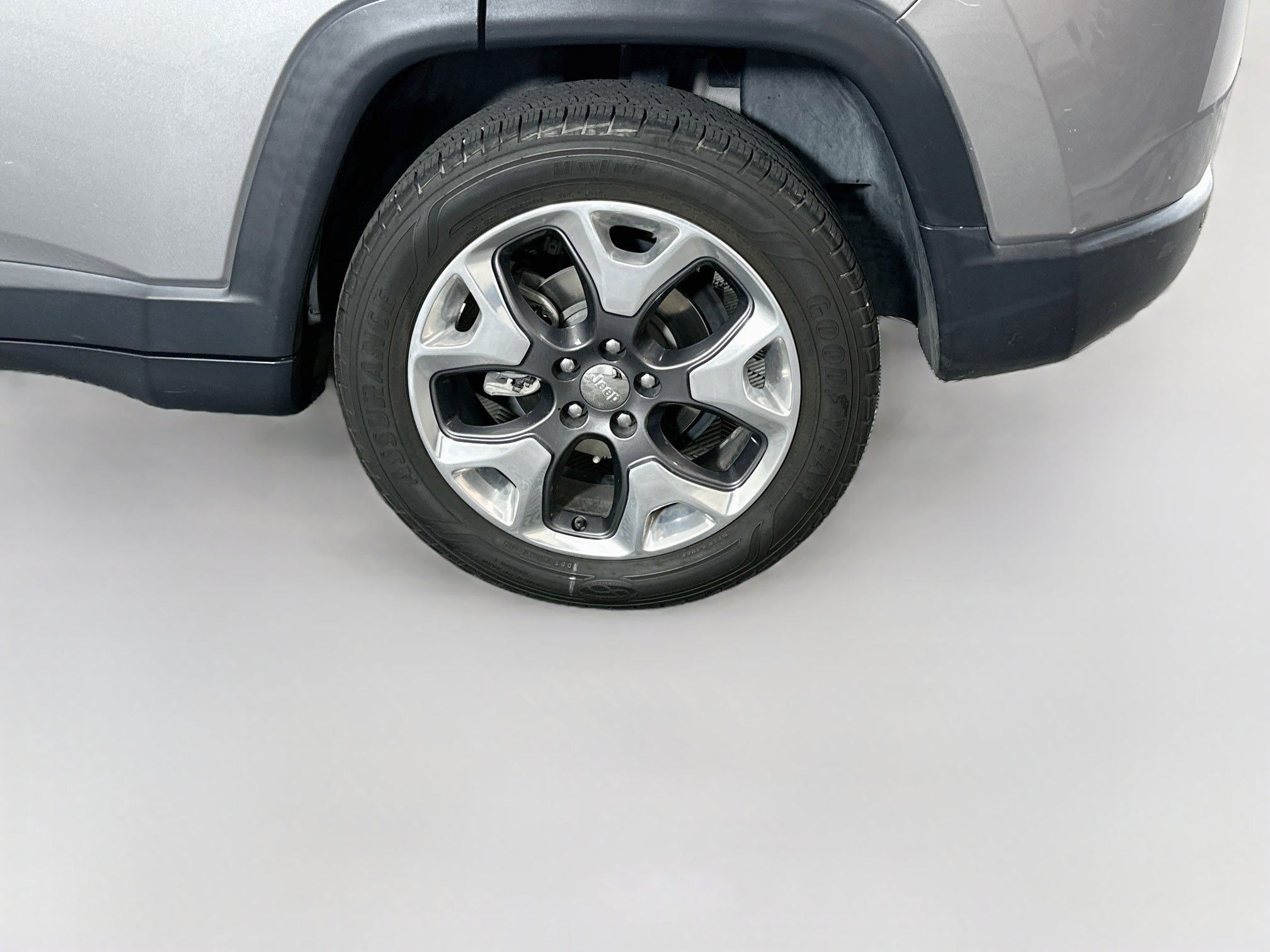 Used 2018 Jeep Compass Limited w/ Navigation Group FWD image 11