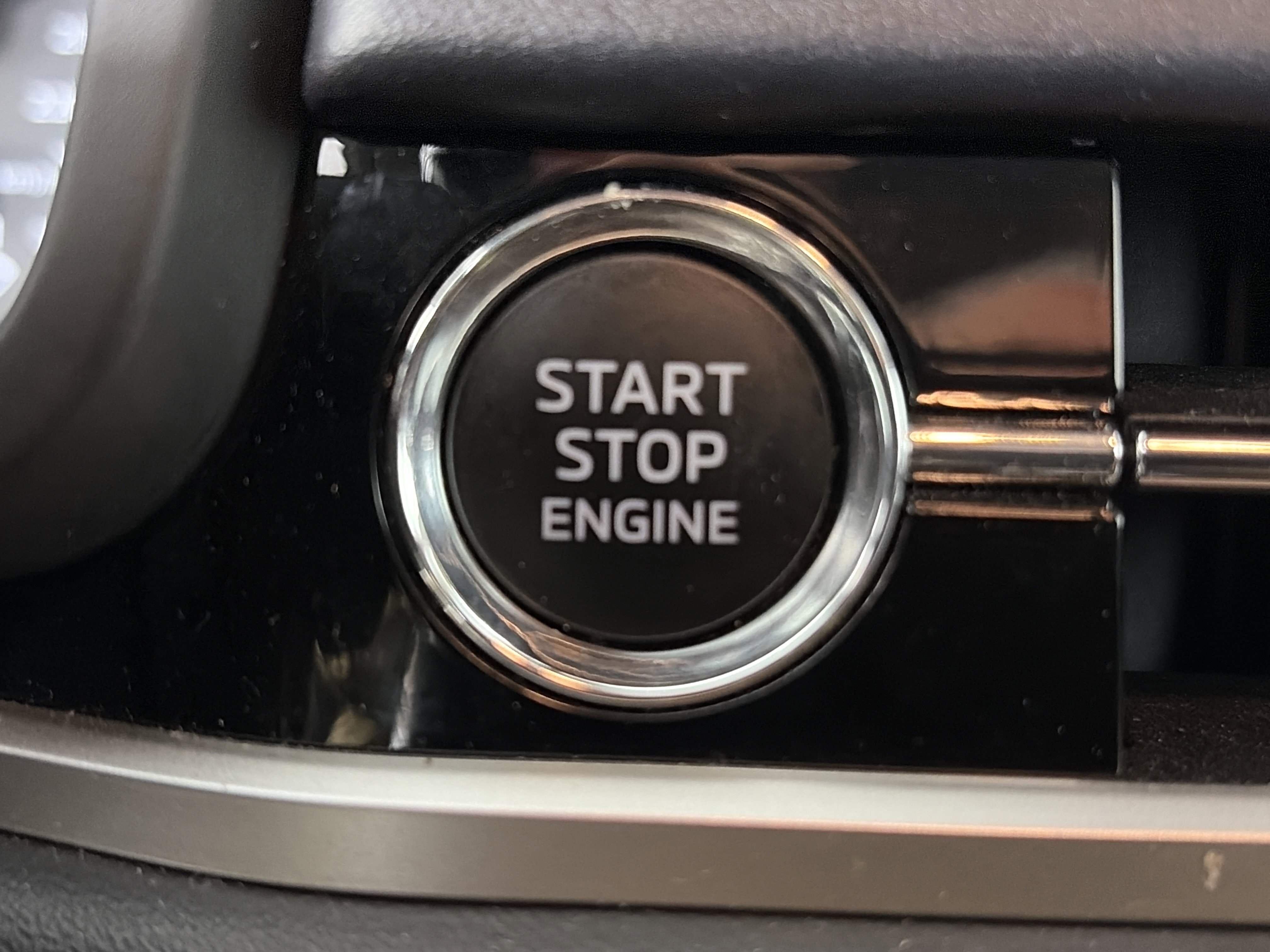 Used 2022 Mitsubishi Outlander SE image 32