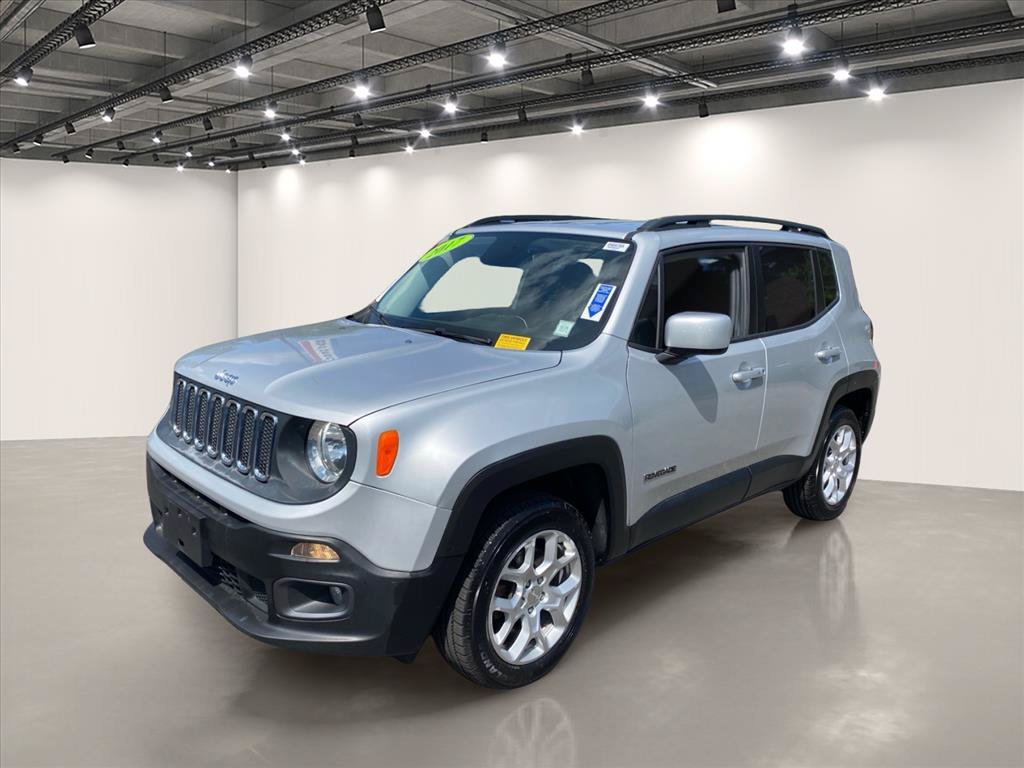 Used 2017 Jeep Renegade Latitude w/ Popular Equipment Group AWD/4WD image 3
