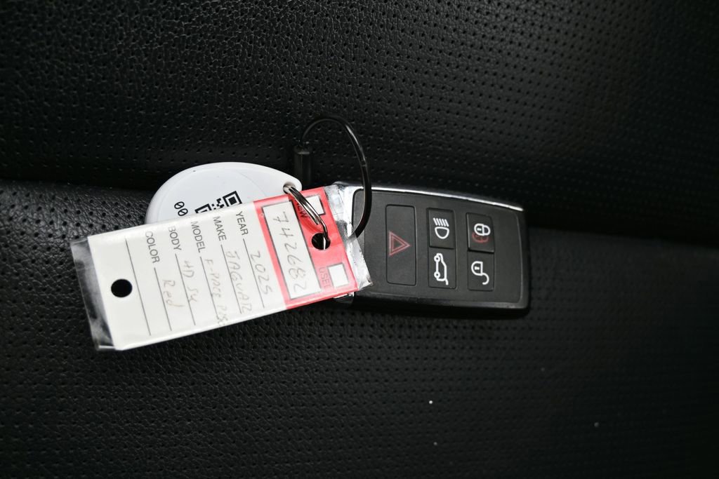 Used 2025 Jaguar F-PACE R-Dynamic S image 29