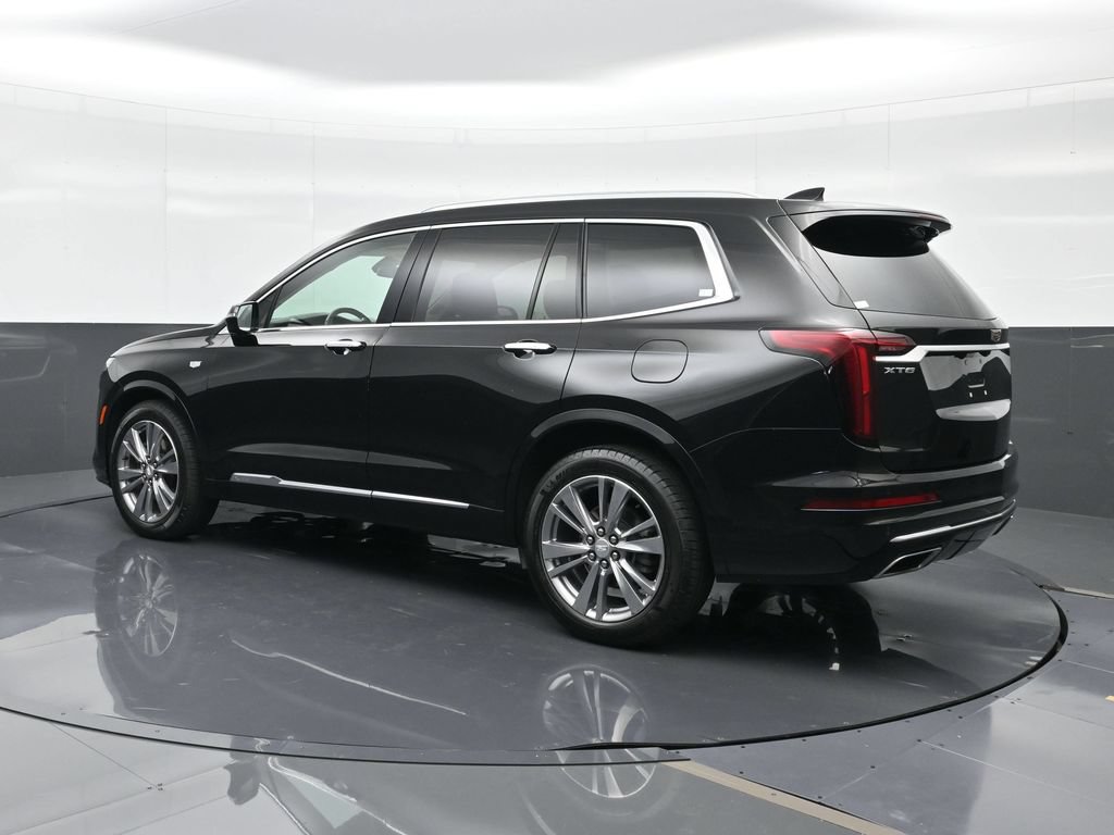 Certified 2023 Cadillac XT6 Premium Luxury FWD image 3