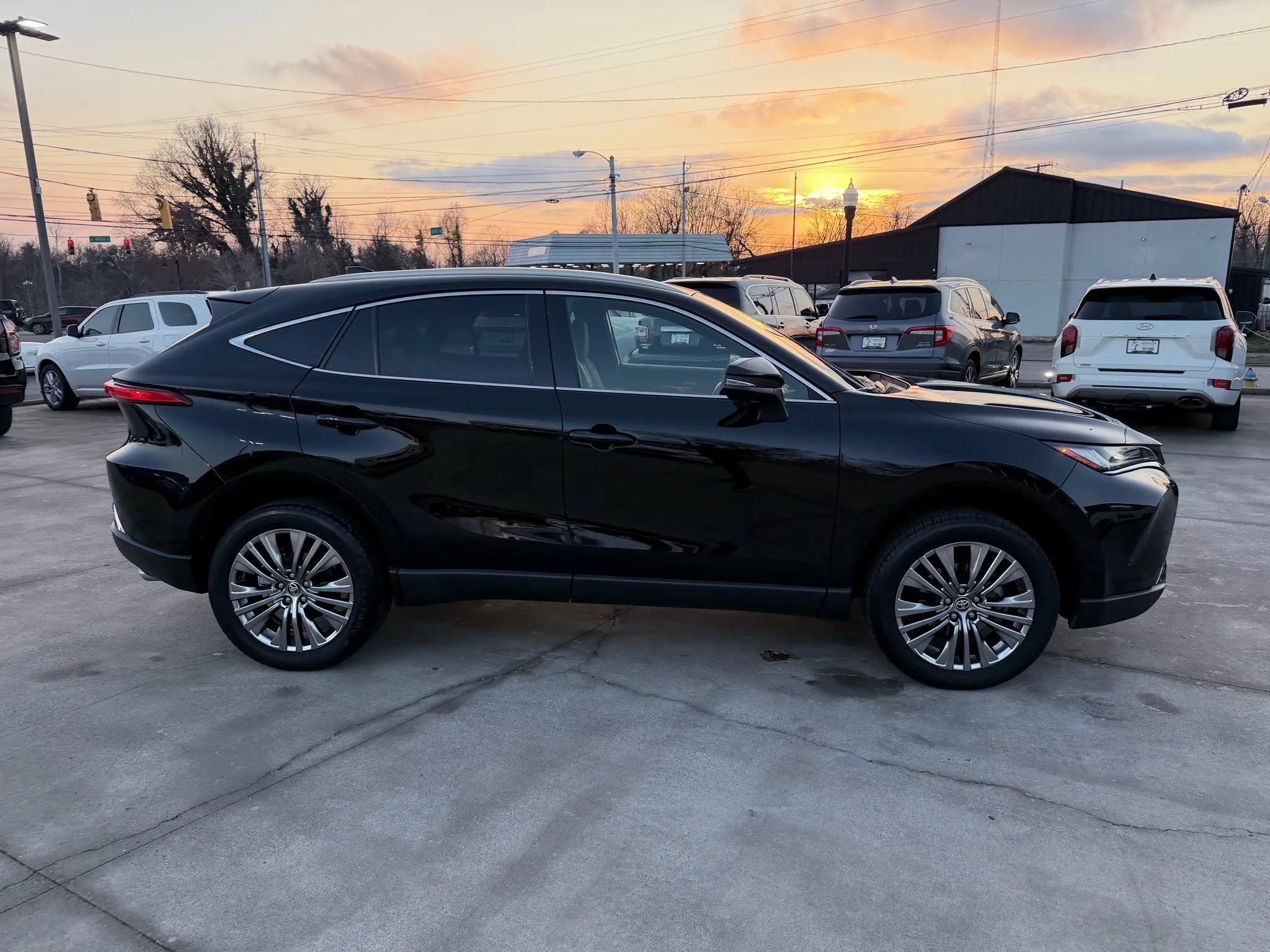 Used 2023 Toyota Venza XLE AWD/4WD image 69