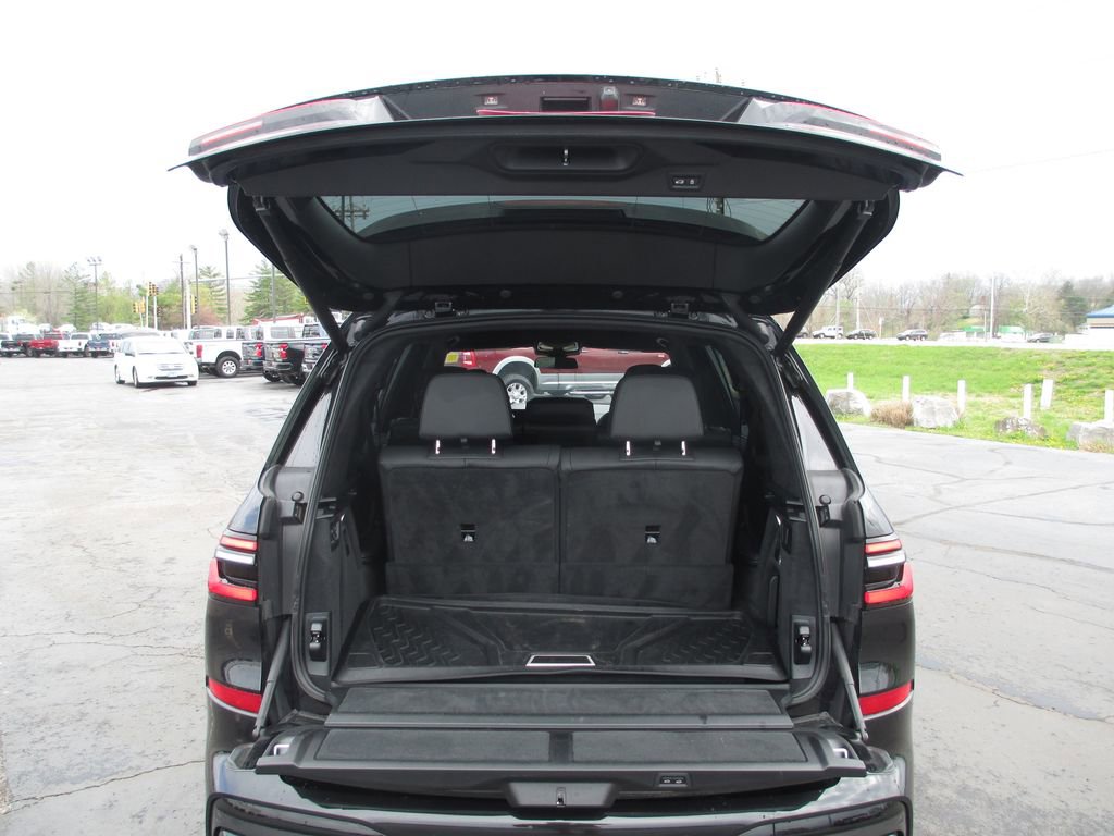 Used 2023 BMW X7 xDrive40i w/ M Sport Package image 8