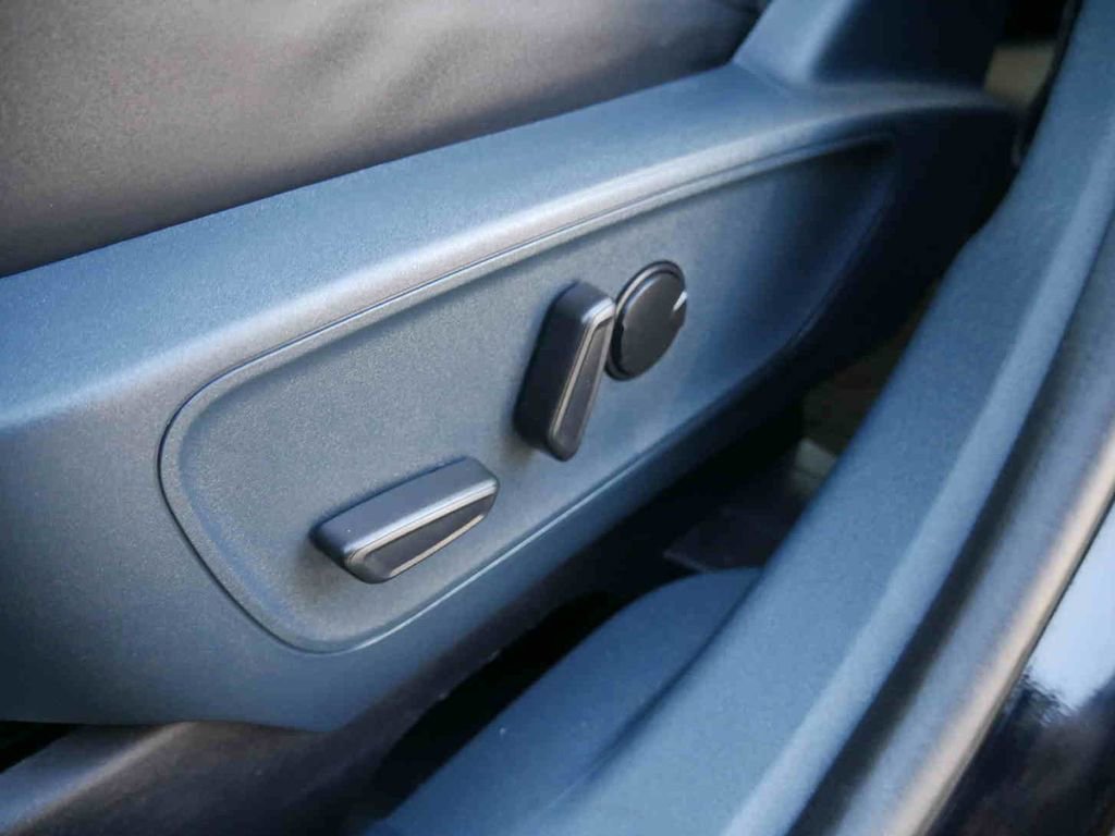 Used 2024 Ford Maverick Lariat w/ Black Appearance Package image 28