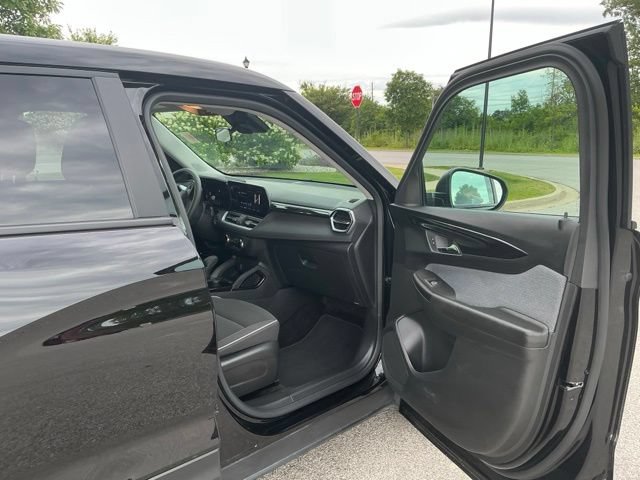 Used 2024 Chevrolet TrailBlazer LS w/ LS Convenience Package AWD/4WD image 17