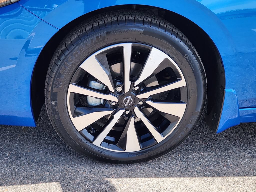 Certified 2025 Nissan Sentra SV w/ SV Premium Package FWD image 9