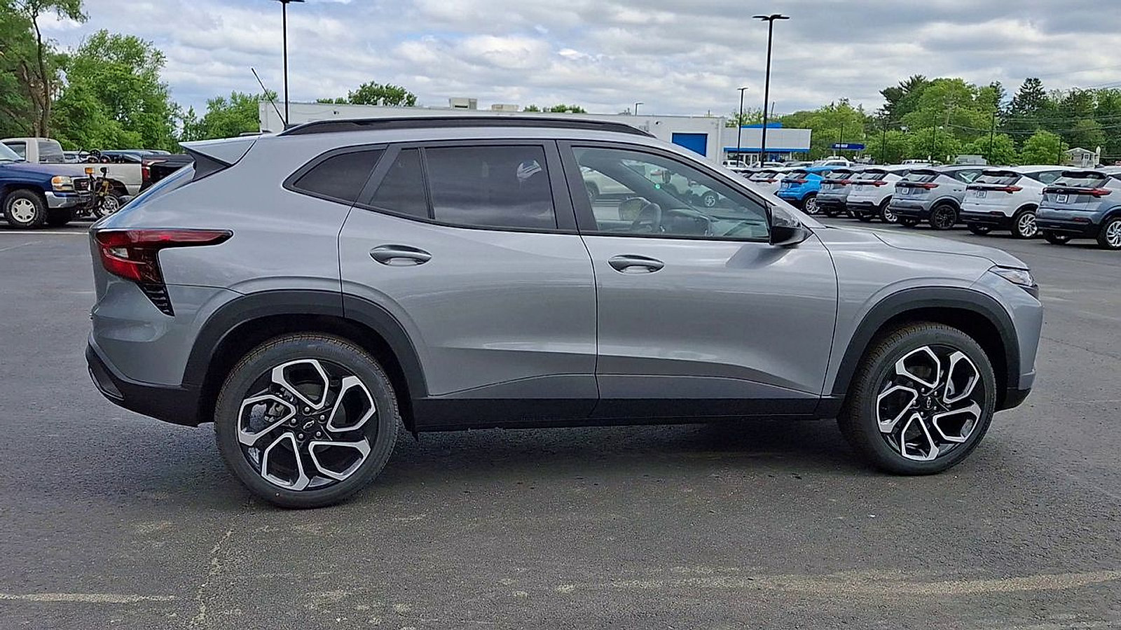 New 2026 Chevrolet Trax RS w/ Driver Confidence Package FWD image 3
