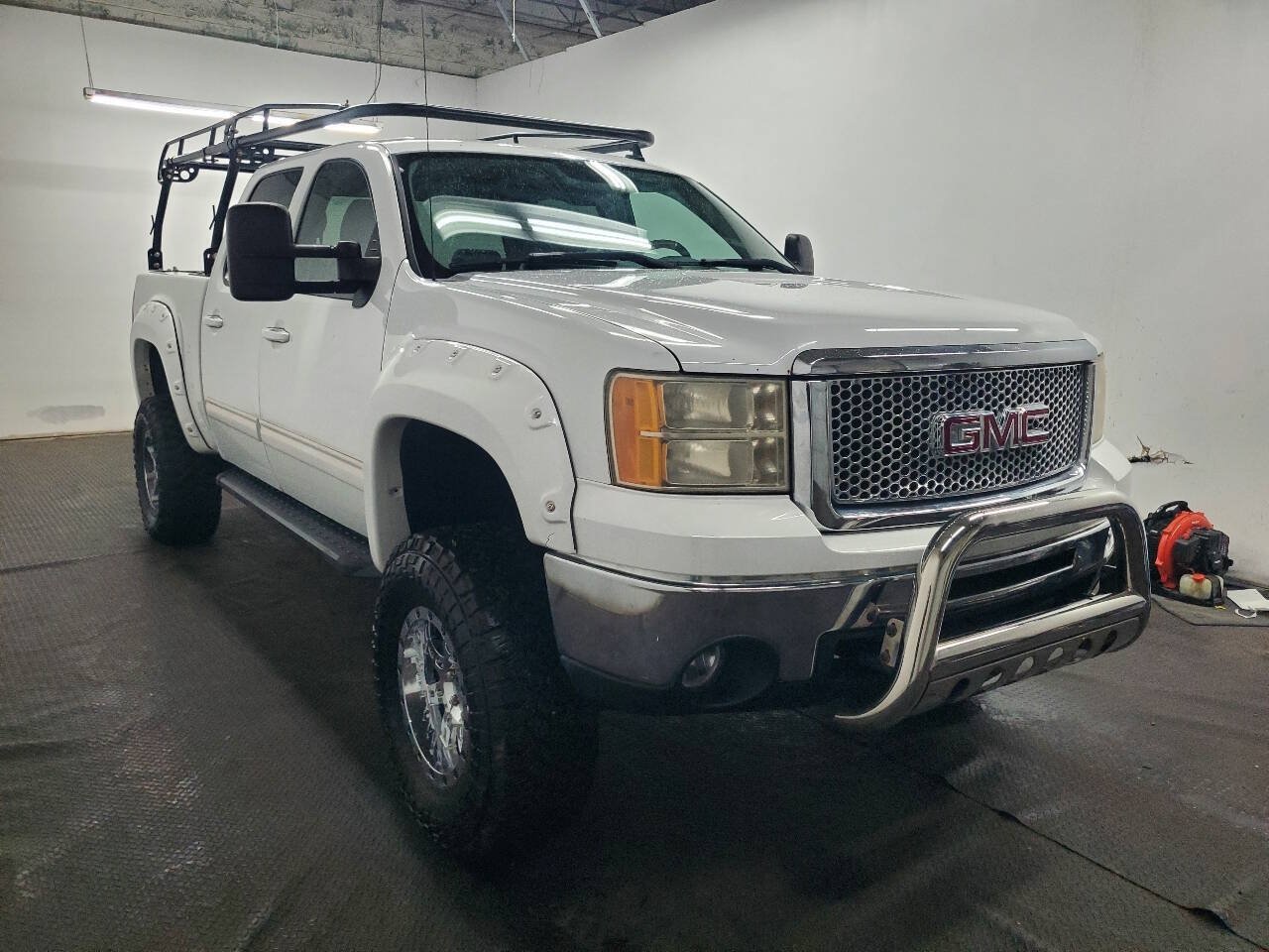 Used 2007 GMC Sierra 1500 SLT w/ Max Trailering Pack AWD/4WD image 3