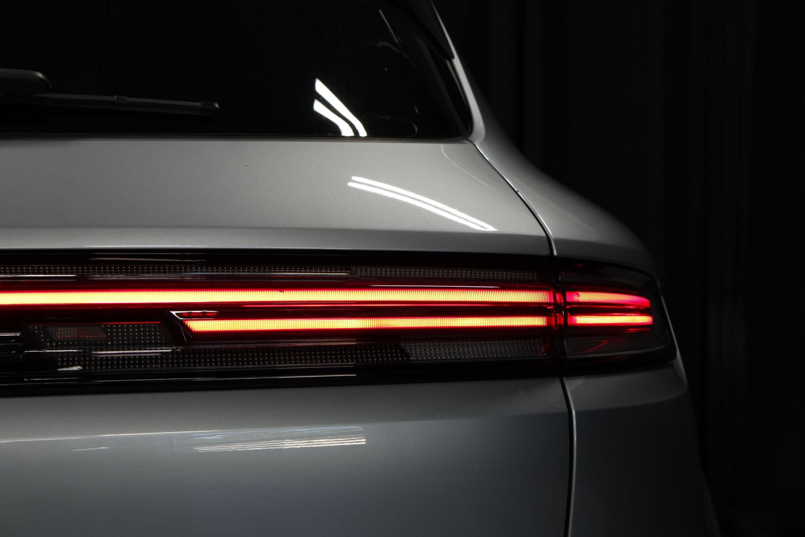 Certified 2025 Porsche Cayenne AWD/4WD image 23