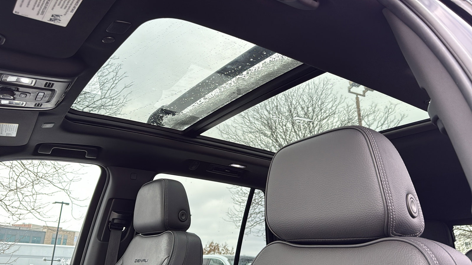 Used 2021 GMC Yukon Denali w/ Denali Premium Package image 27