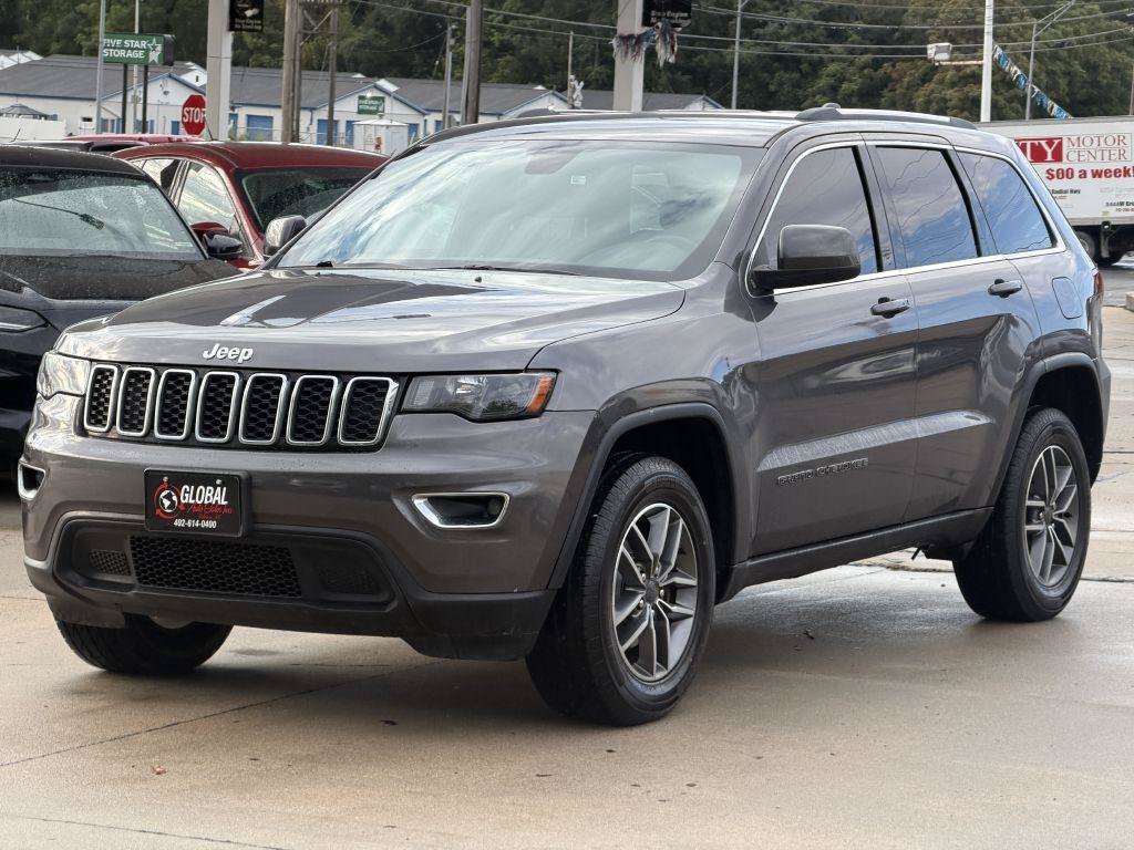 Used 2020 Jeep Grand Cherokee Laredo w/ 18" Wheel & 8.4" Radio Group AWD/4WD image 3