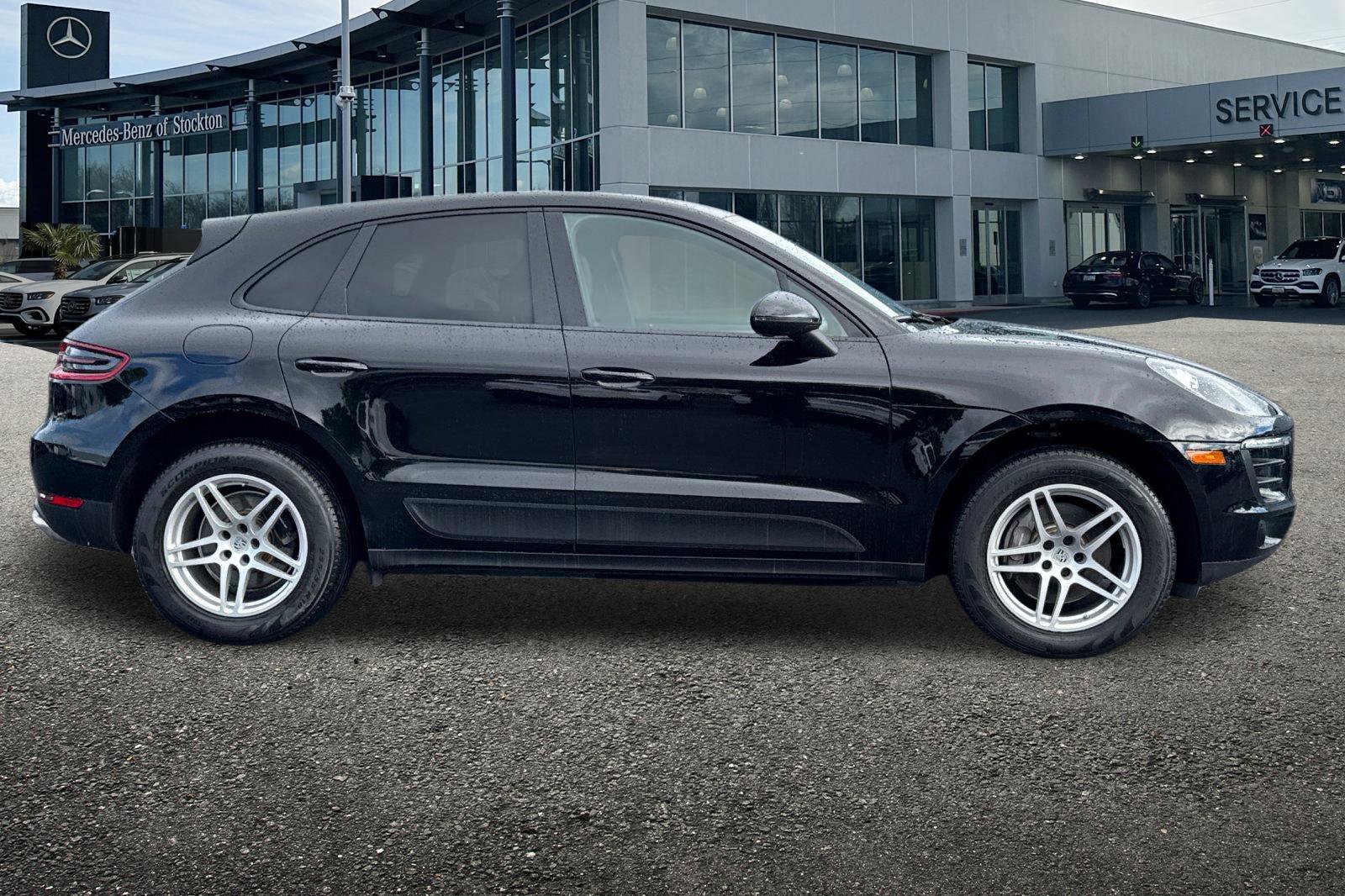 Used 2018 Porsche Macan AWD/4WD image 3