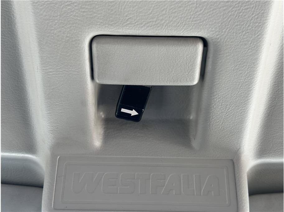 Used 2003 Volkswagen Eurovan MV FWD image 23