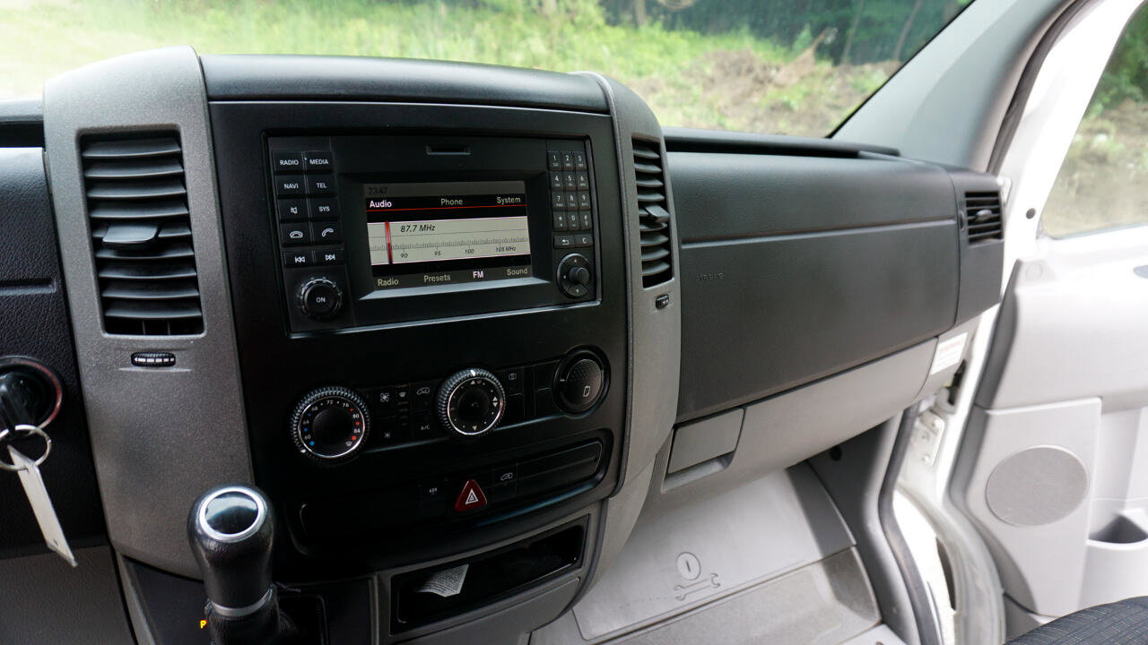 Used 2015 Freightliner Sprinter 2500 image 17