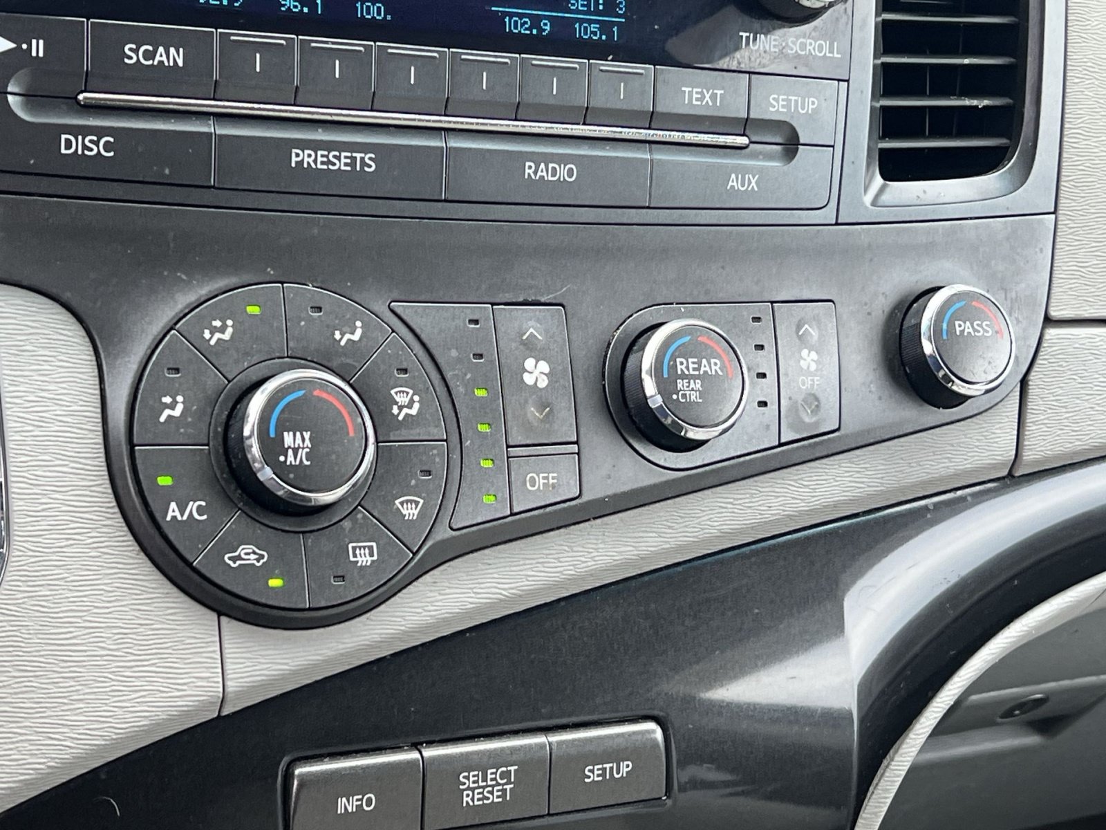 Used 2012 Toyota Sienna LE FWD image 20