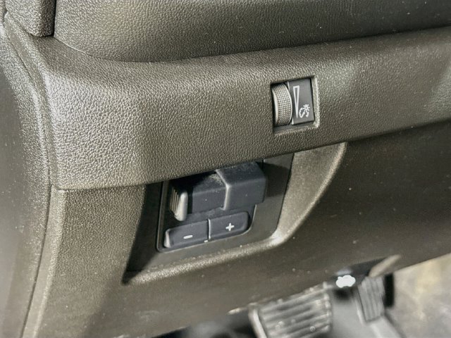 Used 2023 Chevrolet Colorado Trail Boss w/ Technology Package AWD/4WD image 12