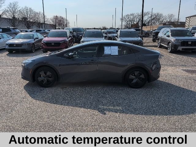 Used 2025 Toyota Prius LE image 3