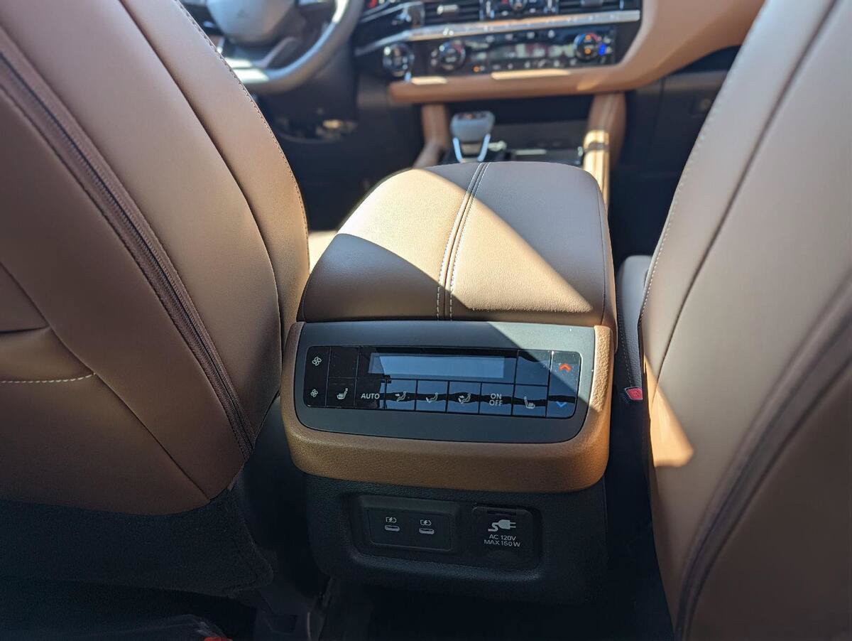 New 2026 Nissan Pathfinder Platinum AWD/4WD image 36