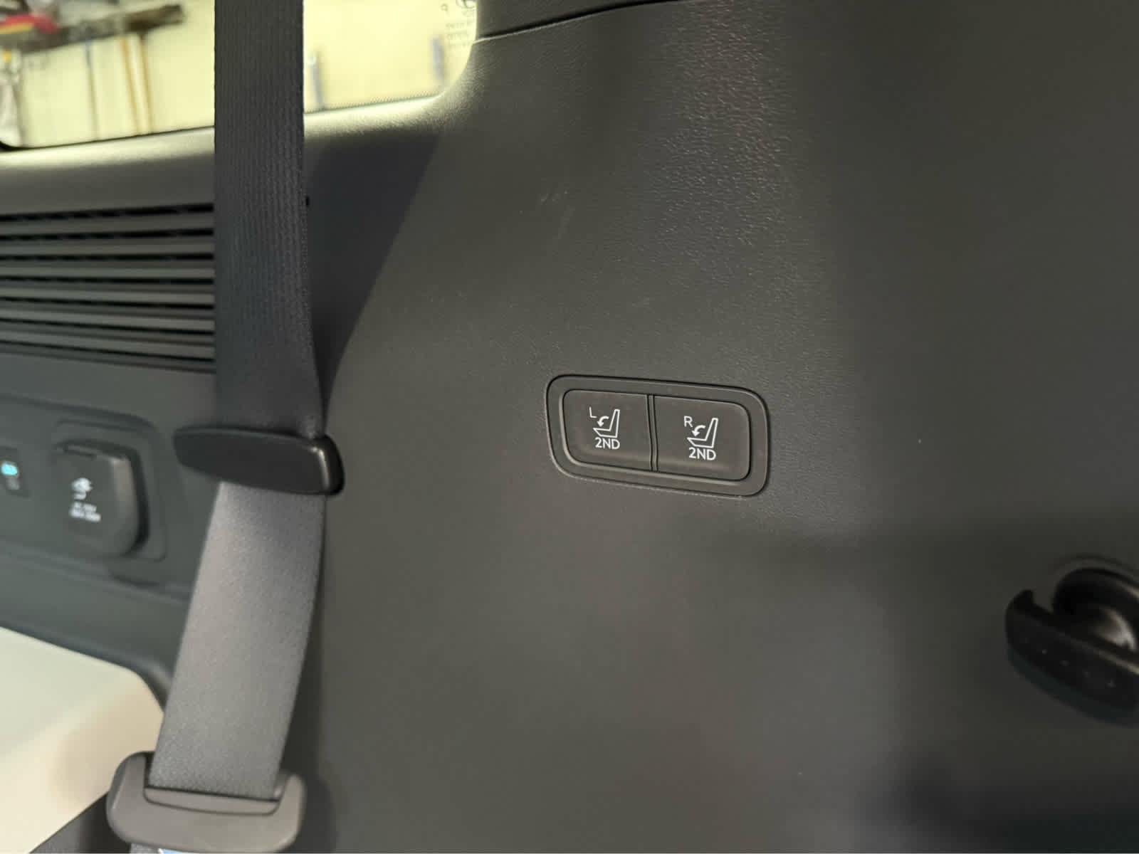 Used 2024 Hyundai Santa Fe Limited image 32