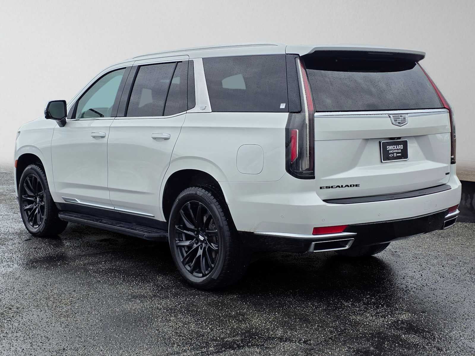Certified 2021 Cadillac Escalade Premium Luxury w/ LPO, Illumination Package AWD/4WD image 5
