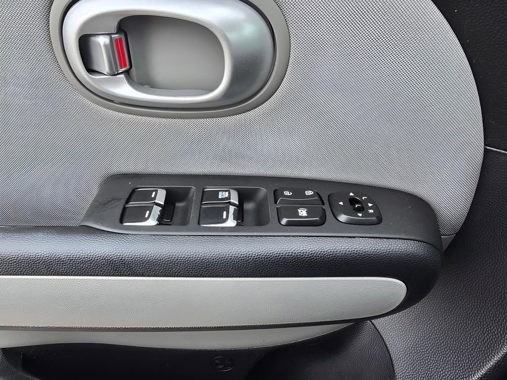 Used 2018 Kia Soul FWD image 28