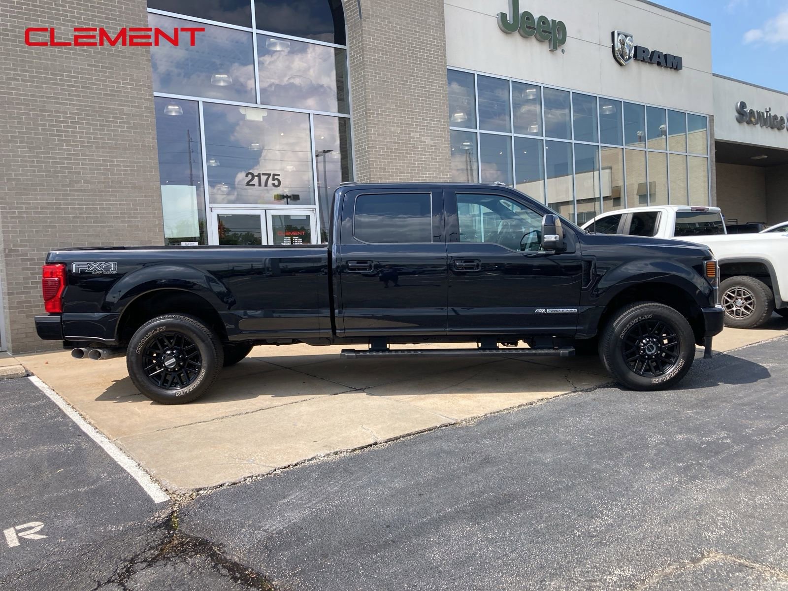 Used 2022 Ford F250 Lariat w/ Black Appearance Pkg image 4