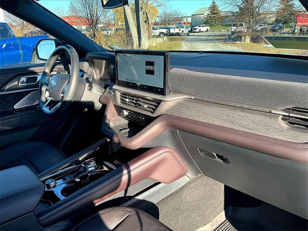 Used 2025 Ford Explorer Platinum w/ Ultimate Package image 14