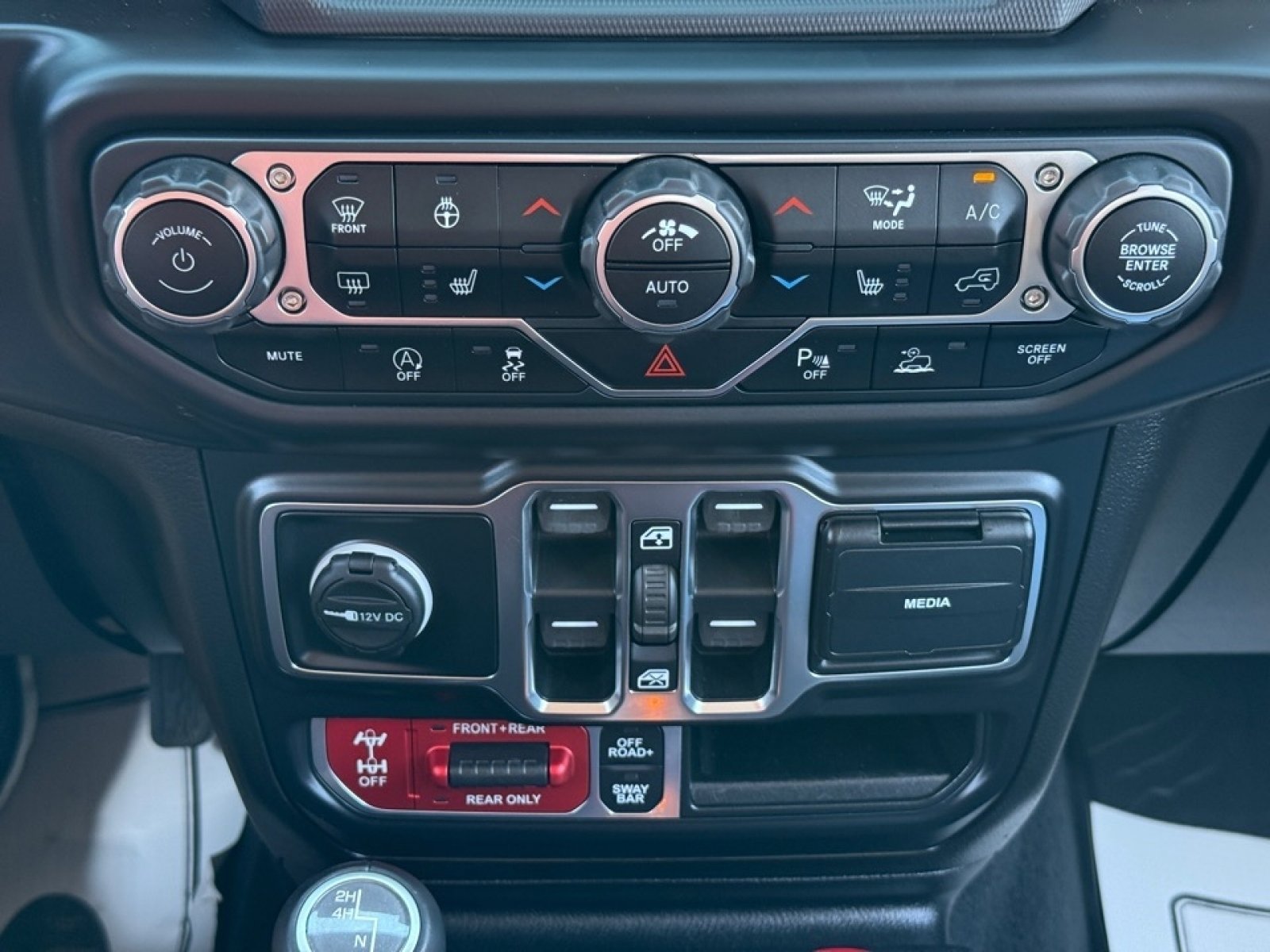 Used 2020 Jeep Gladiator Rubicon w/ Uconnect 4C Nav & Sound Group image 23
