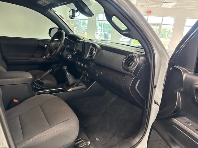 Used 2019 Toyota Tacoma TRD Off-Road w/ Technology Package AWD/4WD image 24
