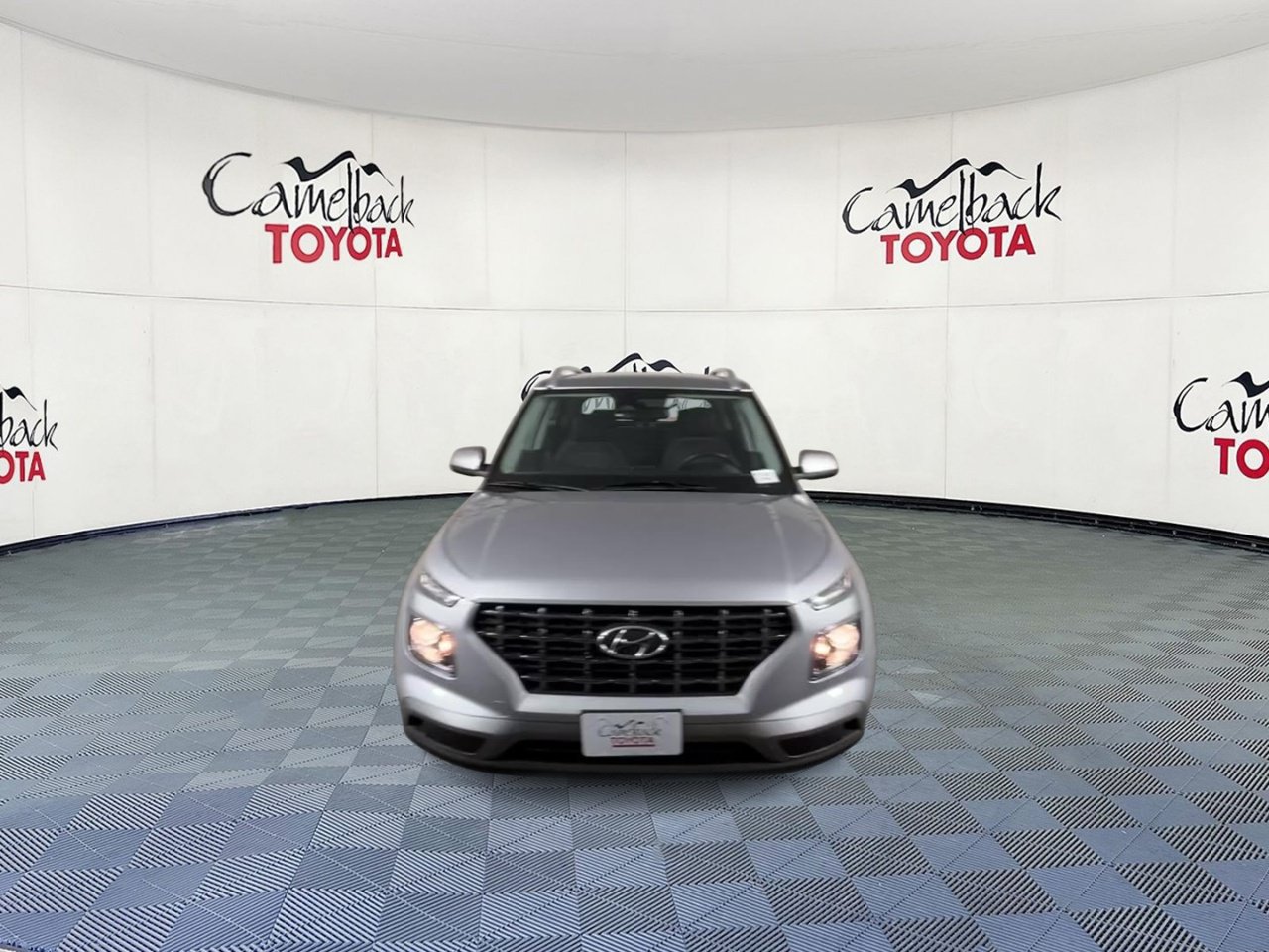 Used 2025 Hyundai Venue SEL FWD image 5