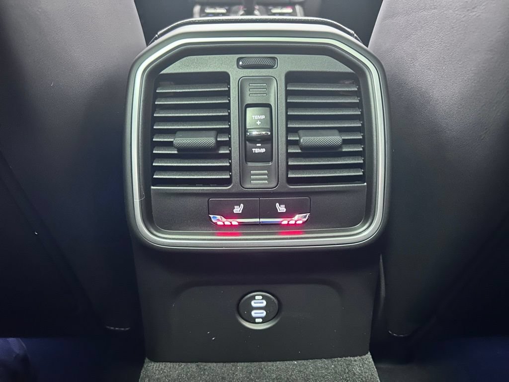 Certified 2026 Porsche Macan AWD/4WD image 26