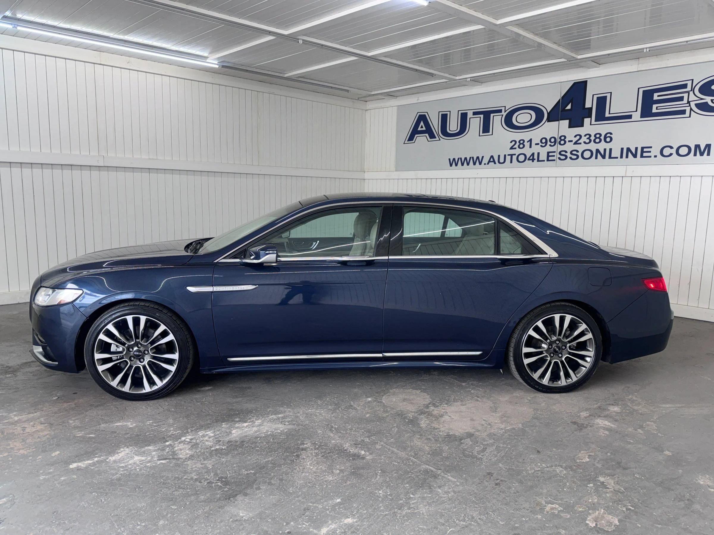 Used 2017 Lincoln Continental Select w/ Climate Package AWD/4WD image 8