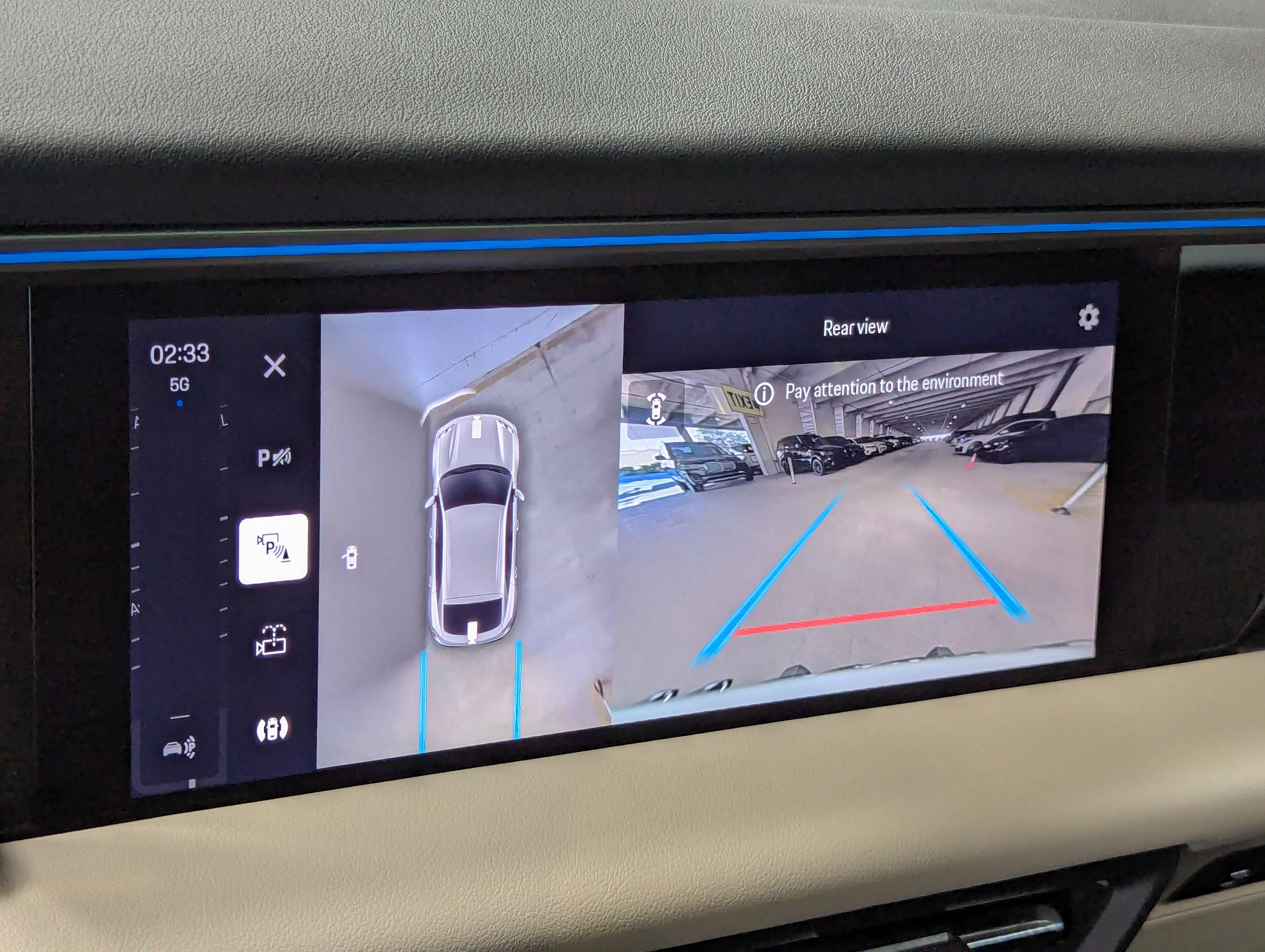 Certified 2025 Porsche Macan 4 Electric image 31