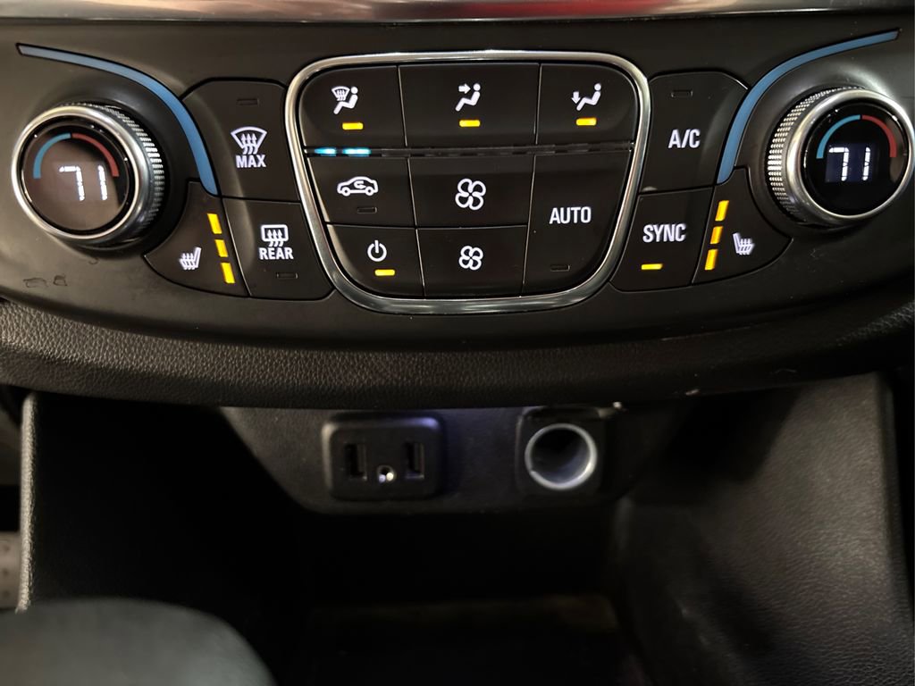 Used 2021 Chevrolet Traverse LT image 33