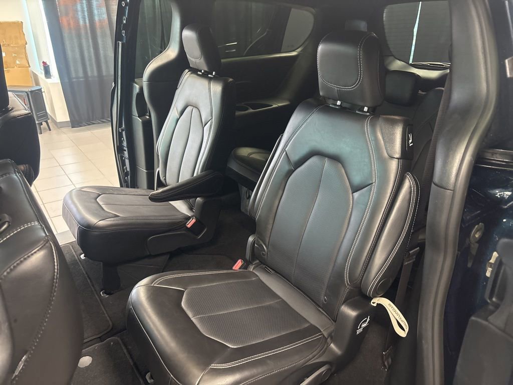 Used 2025 Chrysler Pacifica Select image 27