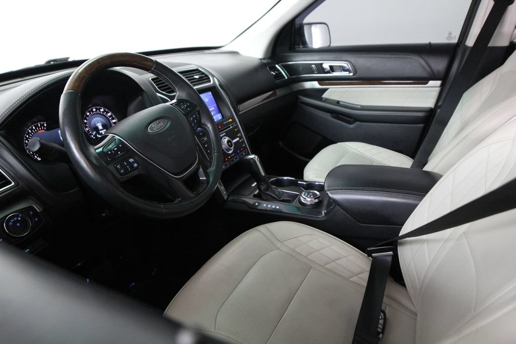 Used 2018 Ford Explorer Platinum AWD/4WD image 6